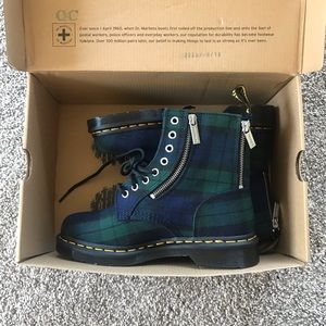 Brand new Dr. Martens Plaid Tartan Size 7